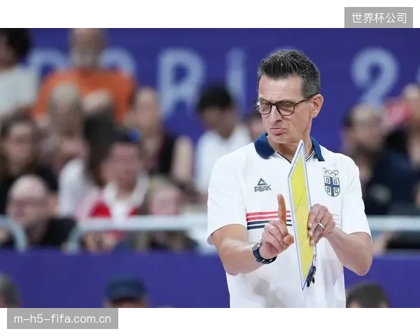 塞尔维亚队将祭出双高中锋战术,其头球优势和禁区冲击力将是重要得分手段。 塞尔维亚队将祭出双高中锋战术,其头球优势和禁区冲击力将是重要得分手段。